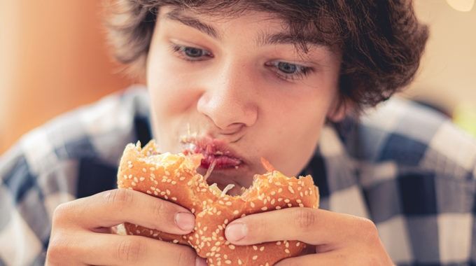 Sering Makan Junk Food Saat Remaja Berdampak Negatif pada Memori Jangka&nbsp;Panjang