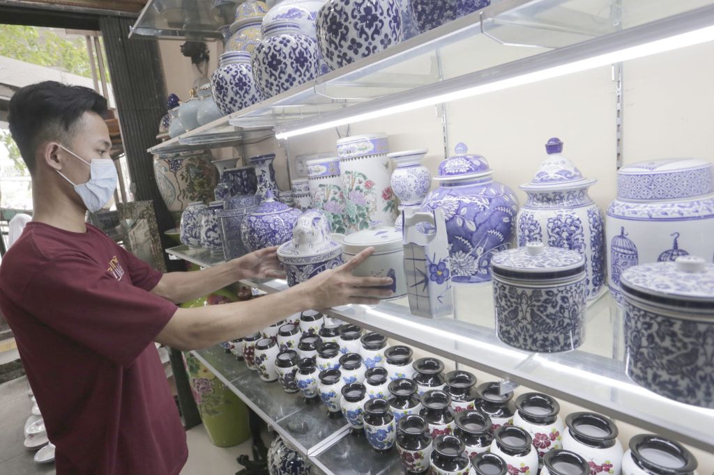 Indonesia Tak Masuk 10 Besar Negara Eksportir Keramik&nbsp;Dunia